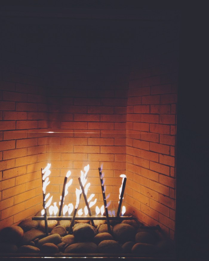 Chic and modern twist on a gas fireplace