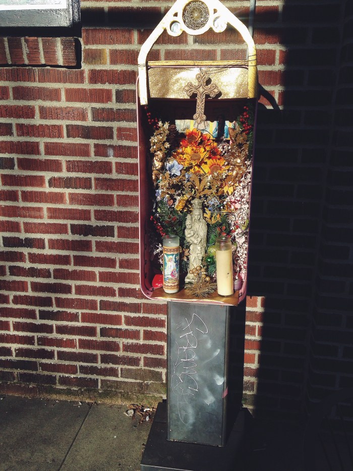 So this is what you should do with an old phone booth, beautiful!