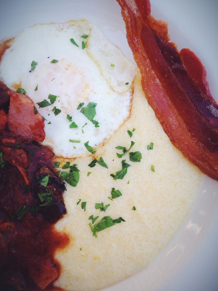 Poached egg and creamy grits