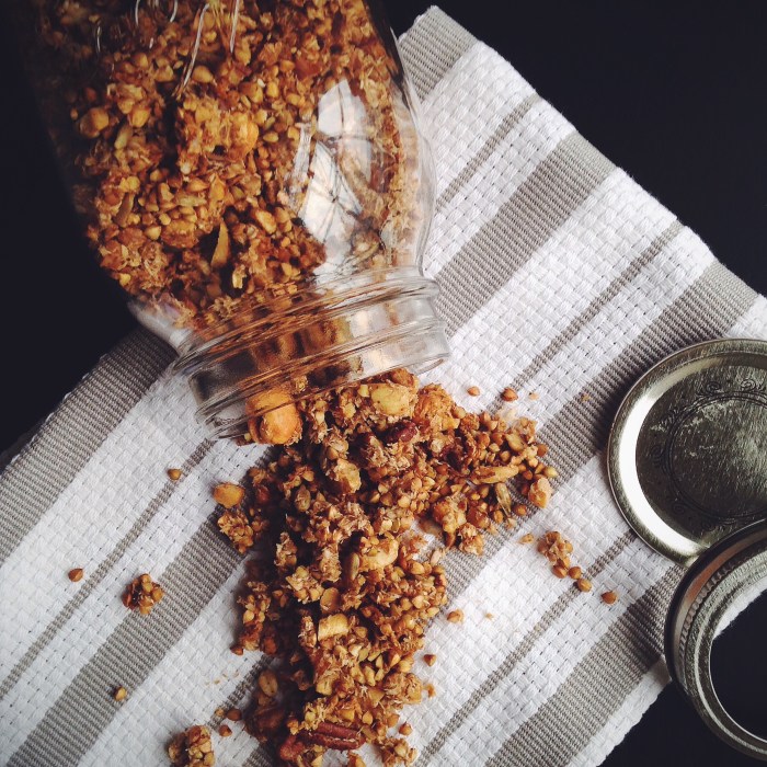 I'm telling you that this with plain greek yogurt and a little drizzle of maple syrup is like dessert